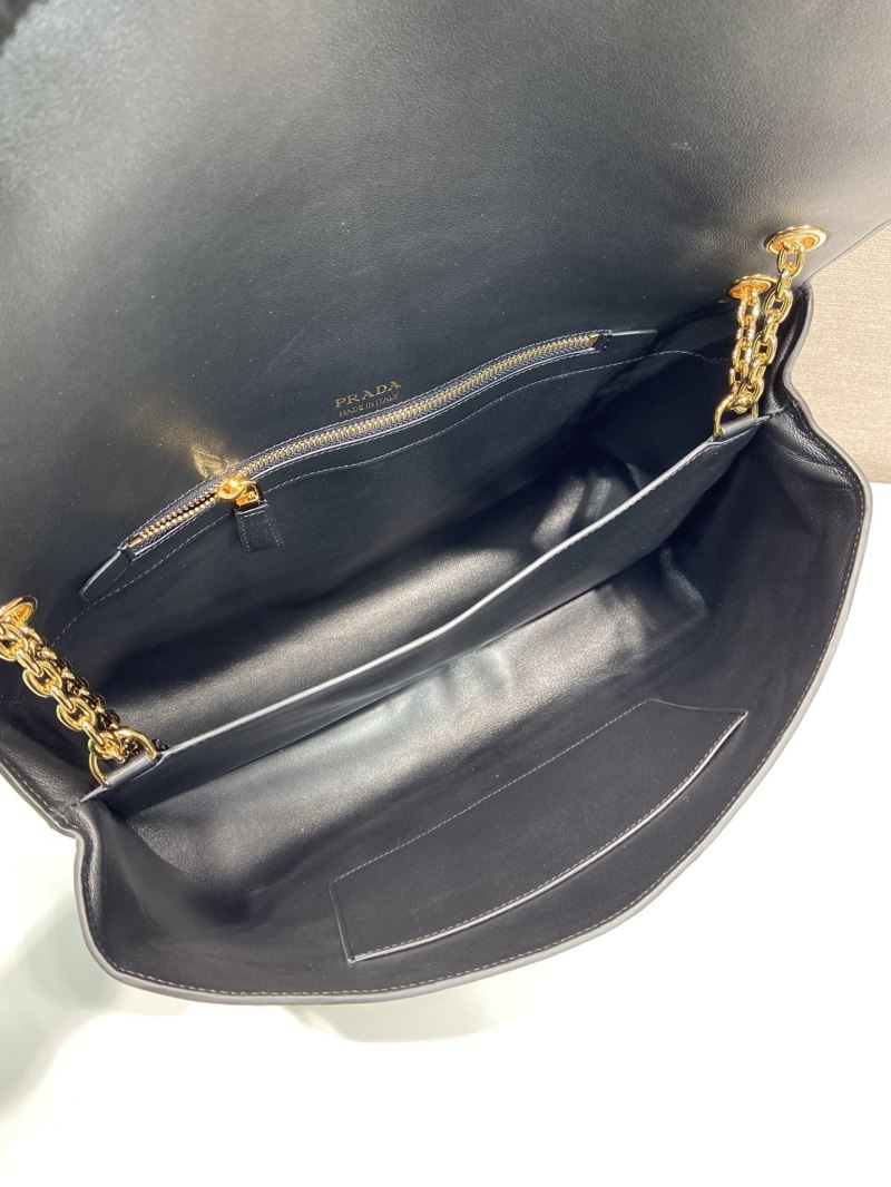 Pra*a hobo bags